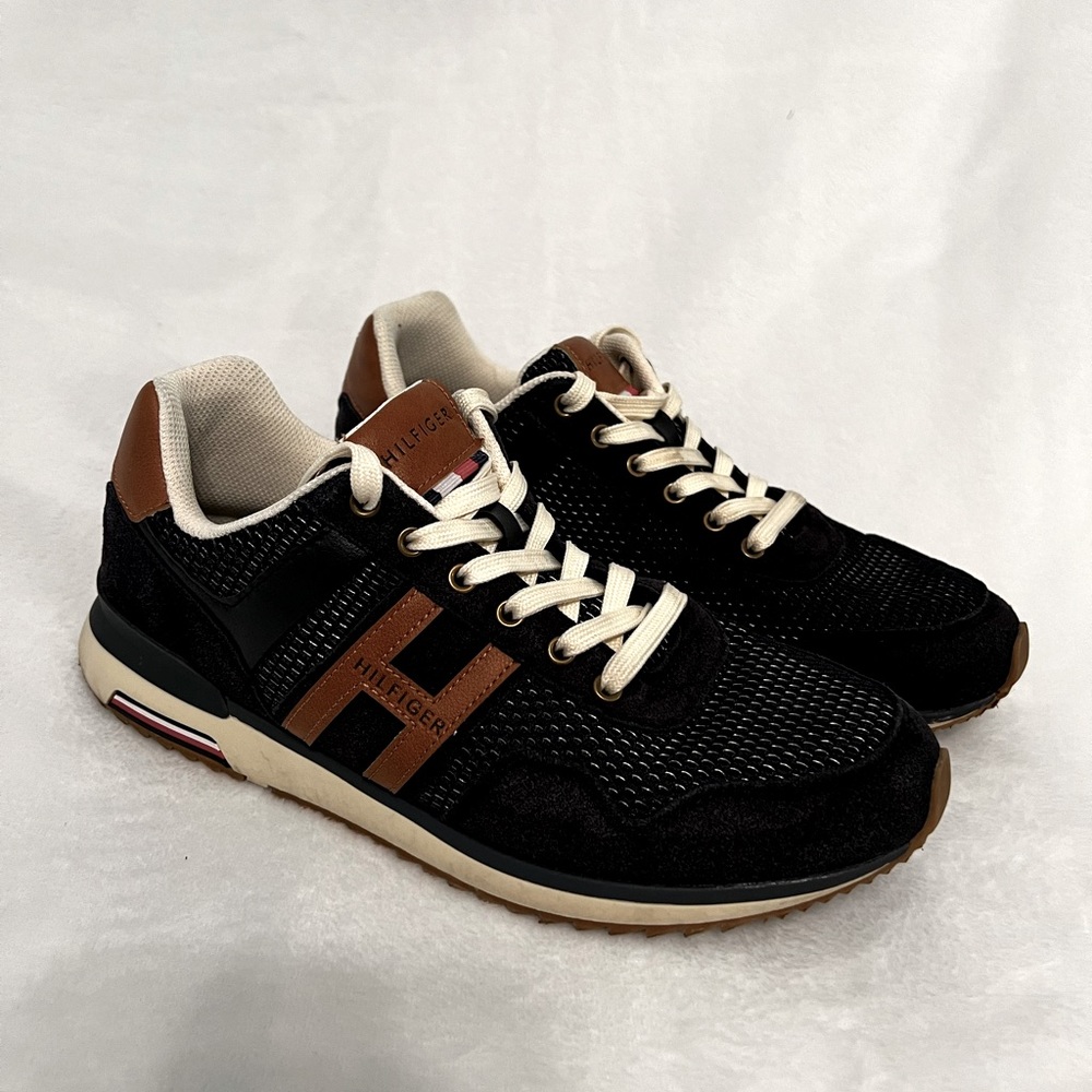Tommy Hilfiger men’s size 9 sneakers